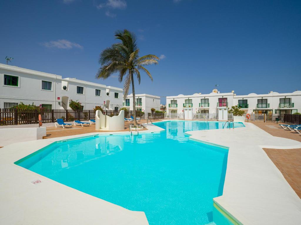 The swimming pool at or close to Blue Island Pool View & Wi-Fi by iRent Fuerteventura