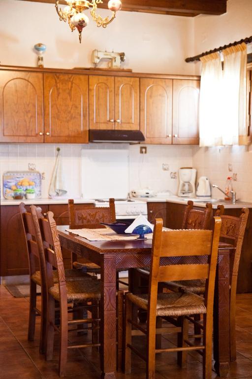 Kuchyň nebo kuchyňský kout v ubytování Tsivaras Villas