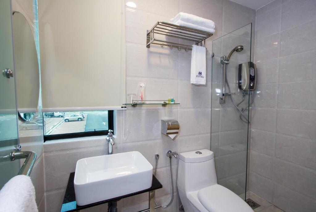 Koupelna v ubytování Elmark Hotel Johor