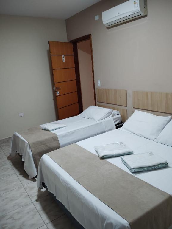 Postel nebo postele na pokoji v ubytování Attriun Hotel
