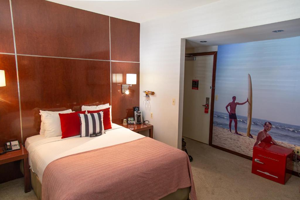 Postel nebo postele na pokoji v ubytování Daddy O Hotel