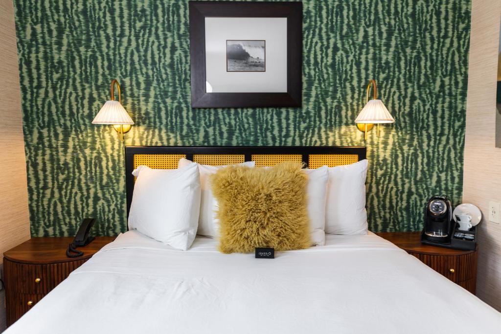 Postel nebo postele na pokoji v ubytování Daddy O Hotel