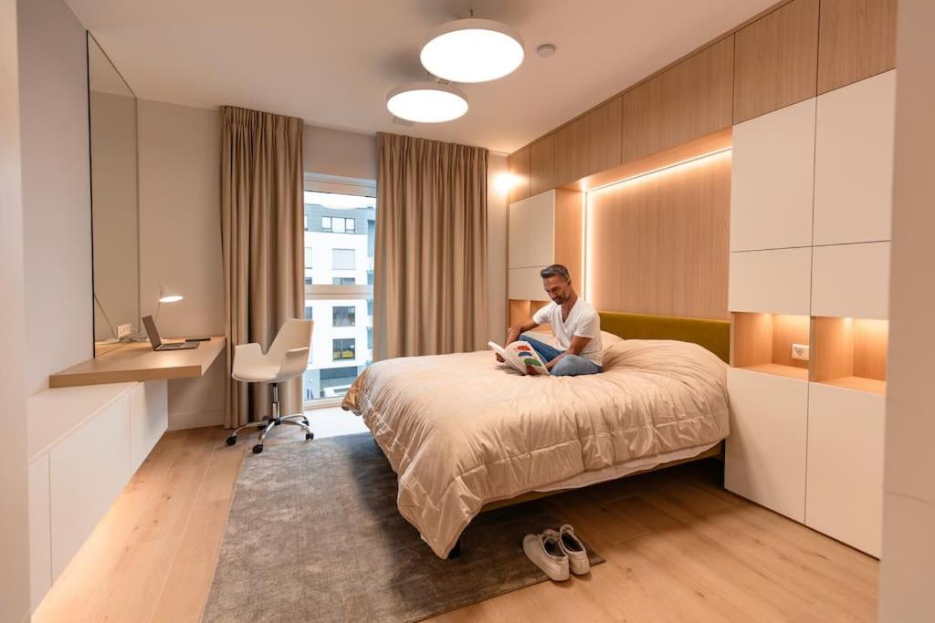 Henry's Appt with a private Suite 414 - Shared kitchen - Resim 1