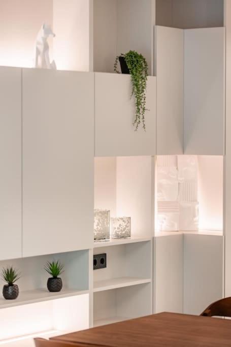 Henry's Appt with a private Suite 414 - Shared kitchen - Resim 18