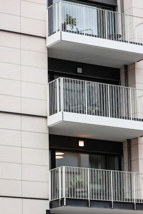 Henry's Appt with a private Suite 414 - Shared kitchen - Resim 21