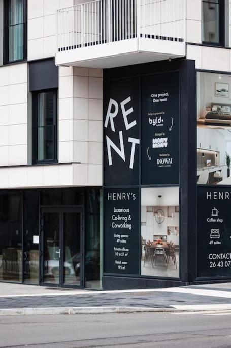 Henry's Appt with a private Suite 414 - Shared kitchen - Resim 30