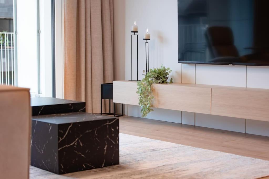 Henry's Appt with a private Suite 414 - Shared kitchen - Resim 34