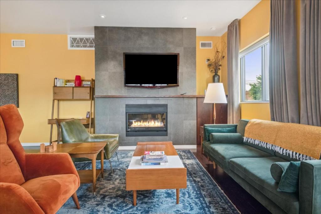 Posezení v ubytování VioletSuitesPDX Boutique Hotel