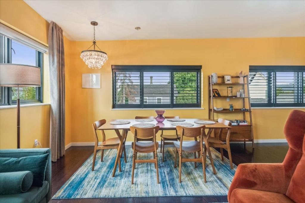 Posezení v ubytování VioletSuitesPDX Boutique Hotel