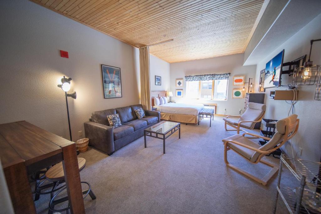 a living room with a couch and a bed at Gateway Lodge 5054 by SummitCove Lodging in Colorado in Keystone