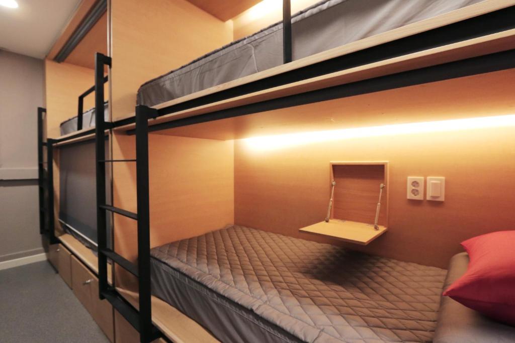 Postel nebo postele na pokoji v ubytování Blueboat Hostel Gyeongju