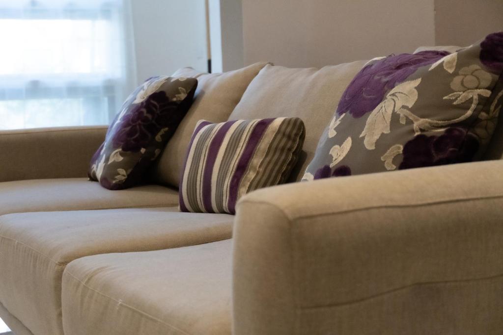 a couch with pillows on it in a living room at Infinity Suites Habitación Triple 105 in Cancún