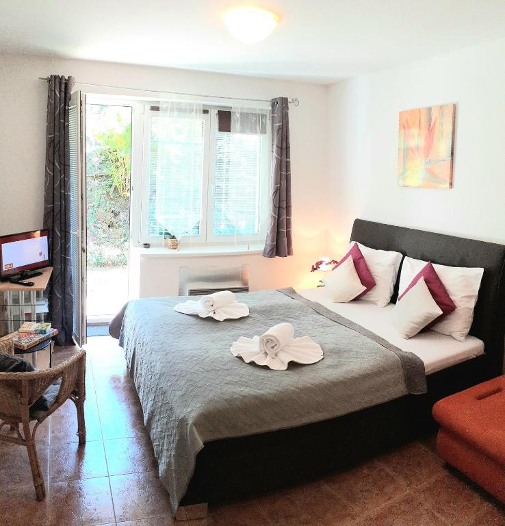 Postel nebo postele na pokoji v ubytování Apartman LEO Nr. 8 Lipno nad Vltavou