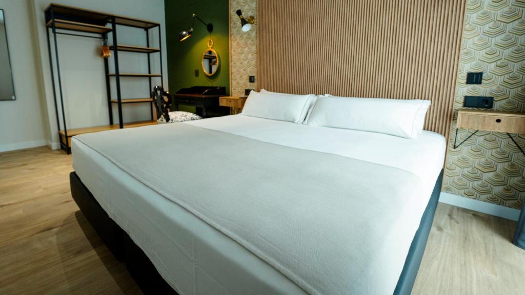 Postel nebo postele na pokoji v ubytování Aparthotel Luz de Gades - Suites Spa Gym - Adults Only