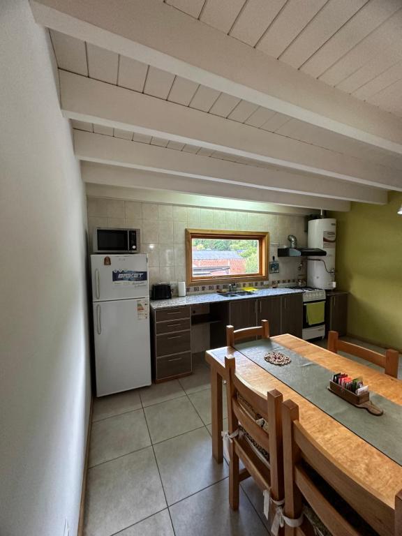 Η κουζίνα ή μικρή κουζίνα στο Dptos Andrea