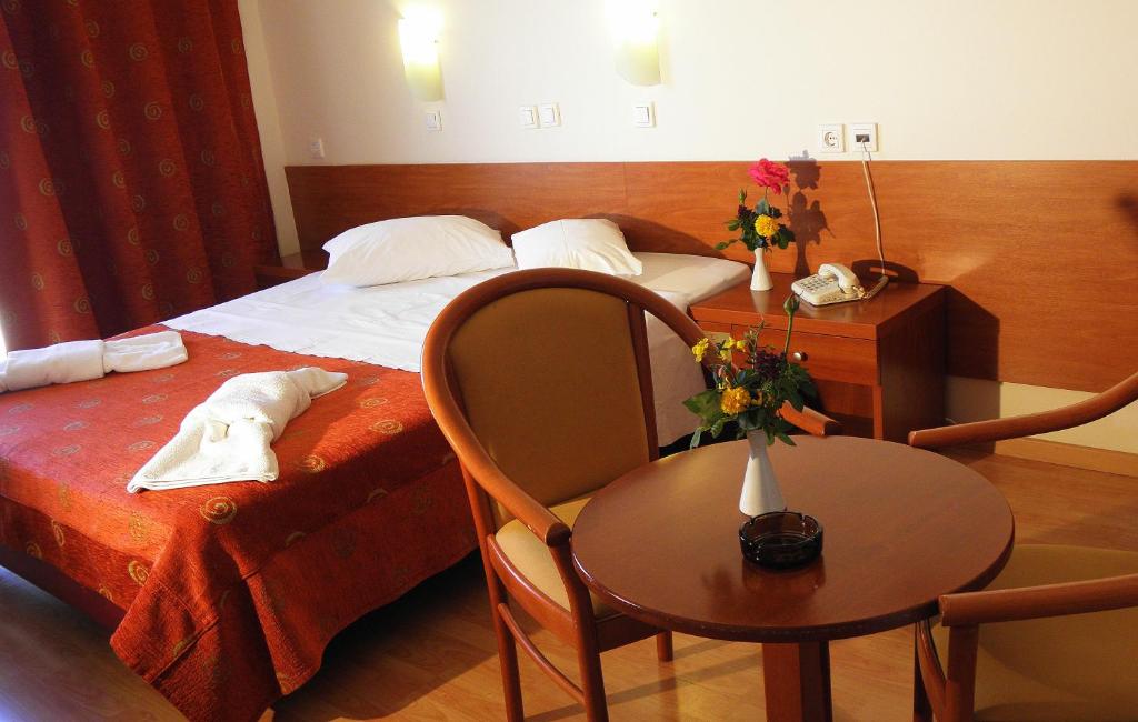 Postel nebo postele na pokoji v ubytování Hotel Kiani Akti