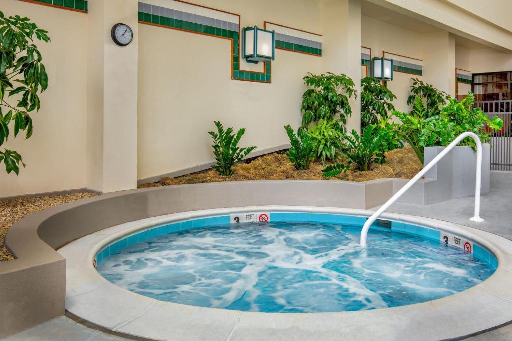 Bazén v ubytování Marriott Park Ridge nebo v jeho okolí