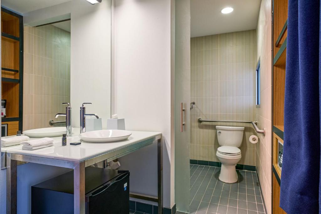 Aloft by Marriott Charleston Airport & Convention Center photo