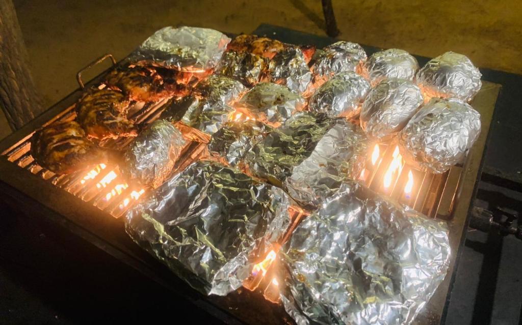 Gril dostupný pro hosty v luxury tent