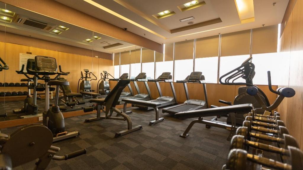 Fitness centrum a/nebo fitness zařízení v ubytování New World Suites