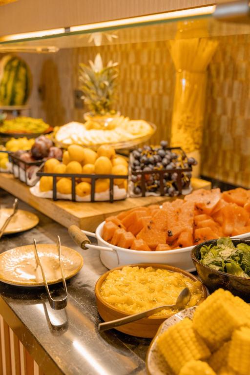a buffet with many different types of food on a counter at Sile Gonen Hotel in Şile