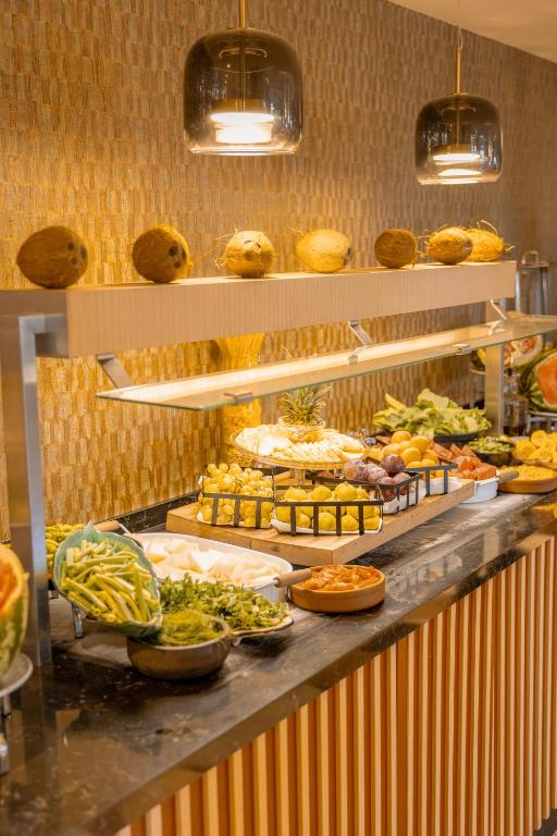 a buffet line with many different types of food at Sile Gonen Hotel in Şile