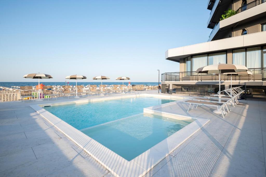Bazén v ubytování Hotel Playa Suite nebo v jeho okolí
