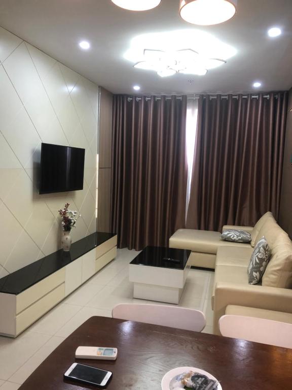 a living room with a couch and a tv at Happy Apartment-SHP Plaza Lạch Tray in Hai Phong