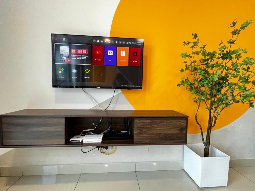 1-5 Pax Comfy Trefoil Studio-Walk to Setia City Mall & Setia City Convention Centre photo