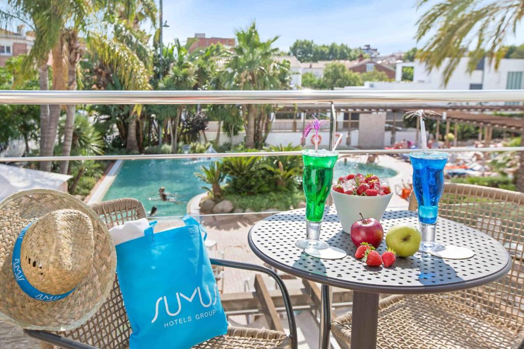 Bazén v ubytovaní Sumus Hotel Stella and Spa 4S Adults Recommended alebo v jeho blízkosti
