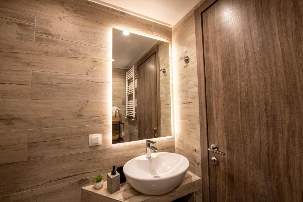 SKIA luxury living above the walls - 13