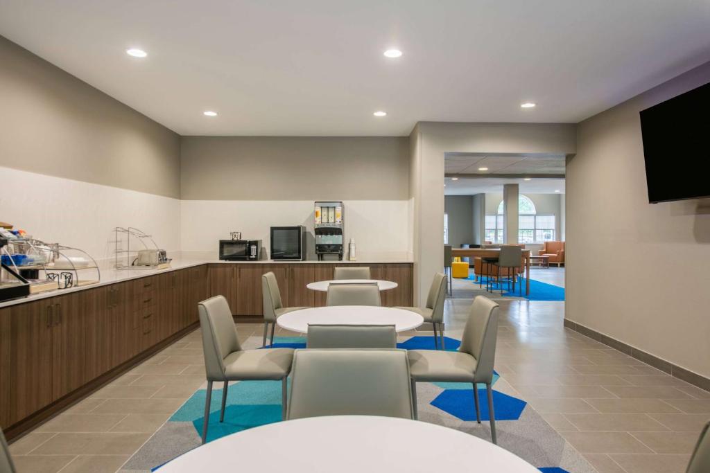 Kuchyň nebo kuchyňský kout v ubytování Microtel Inn and Suites by Wyndham Anderson SC
