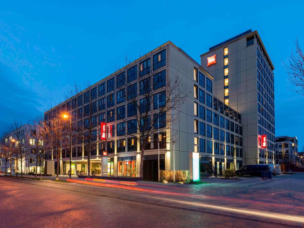a building on a city street at night at ibis München Parkstadt Schwabing in Munich