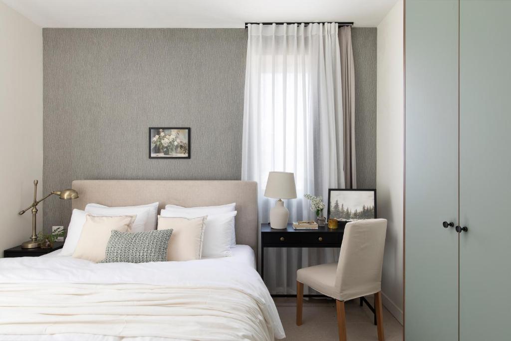 Postel nebo postele na pokoji v ubytování The J Luxury Apartments - By Localz Group