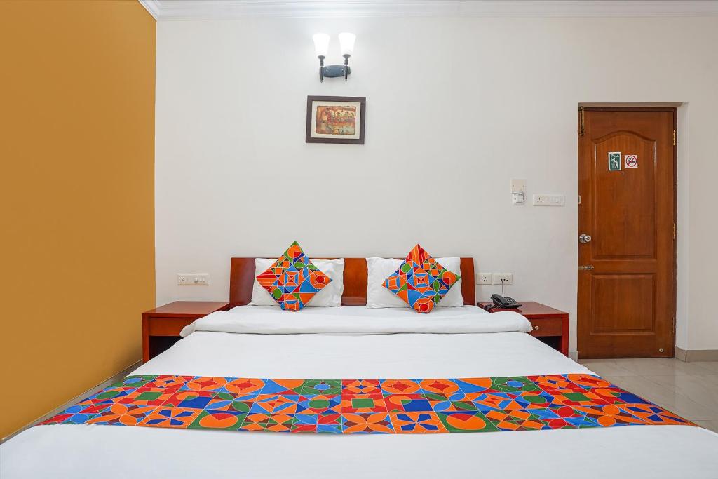 FabHotel The Kings Suites - Deluxe Room