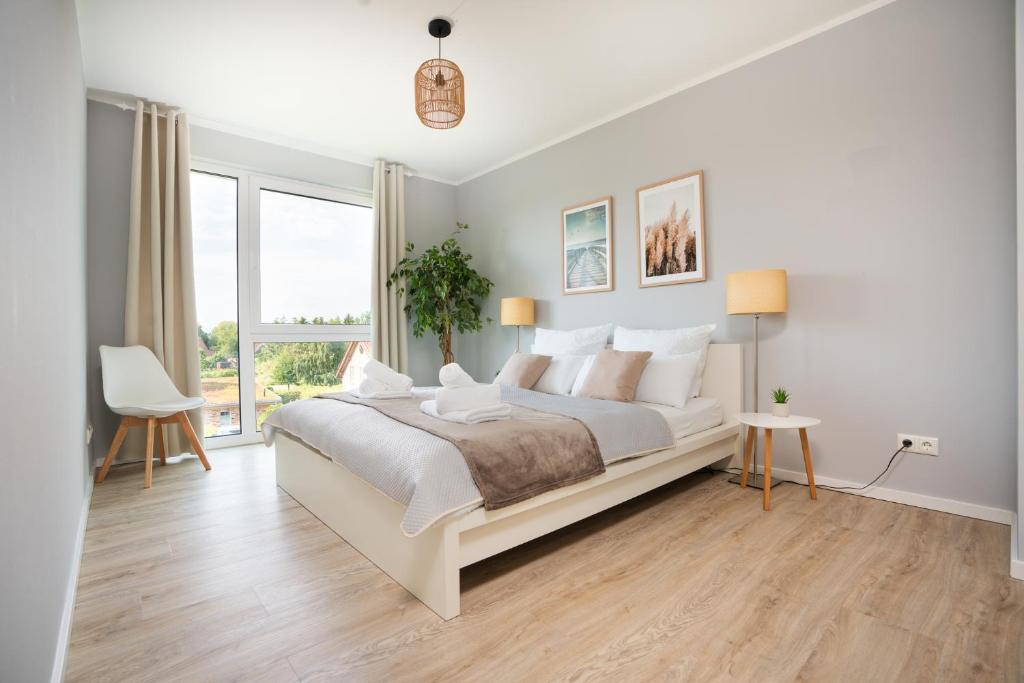 Postel nebo postele na pokoji v ubytování Idyllische Ferienwohnung am Schaalsee - Natur und Erholung pur