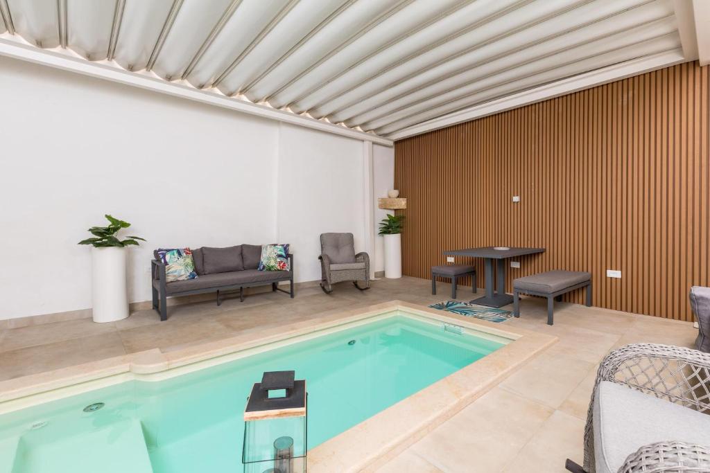Bazén v ubytování Pasitea Luxury Suite by BarbarHouse nebo v jeho okolí