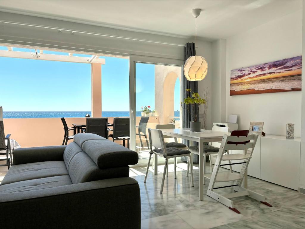 A seating area at Diletta Beach Estepona