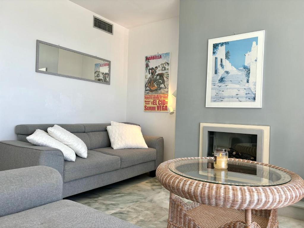 A seating area at Diletta Beach Estepona