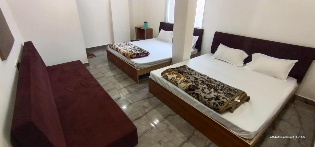 Postel nebo postele na pokoji v ubytování Hotel nandmani