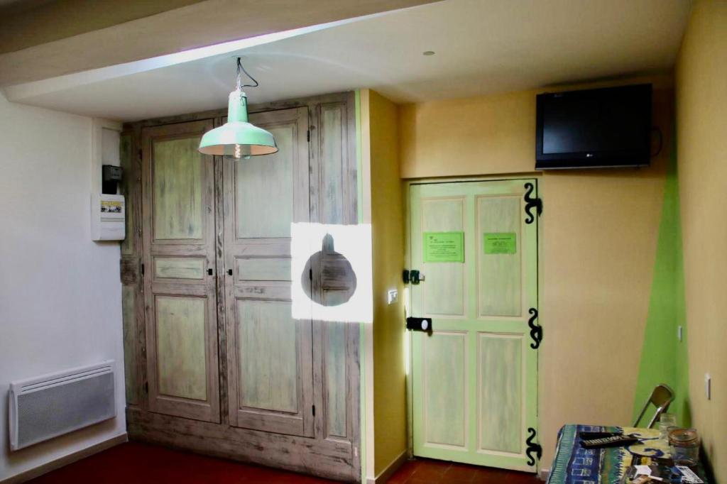 Moulin Gaillard Chambres et Table d'Hotes - Triple Room With Shared Bathroom
