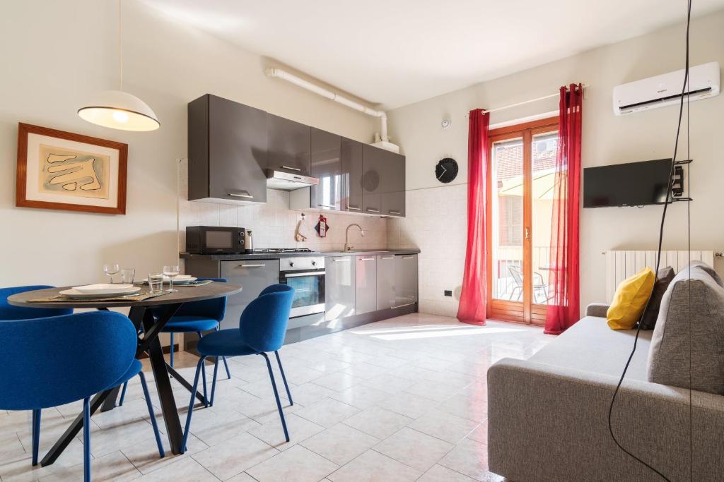 a kitchen and living room with a table and a couch at Commenda Flexyrent apartment WiFi in Milan