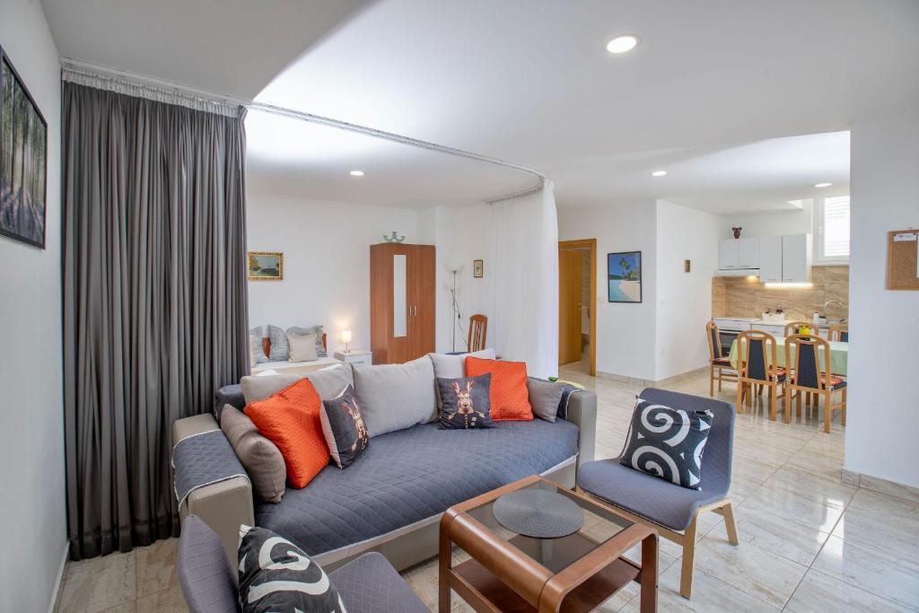 Gallery image of Goldfinch Estate in Banjole