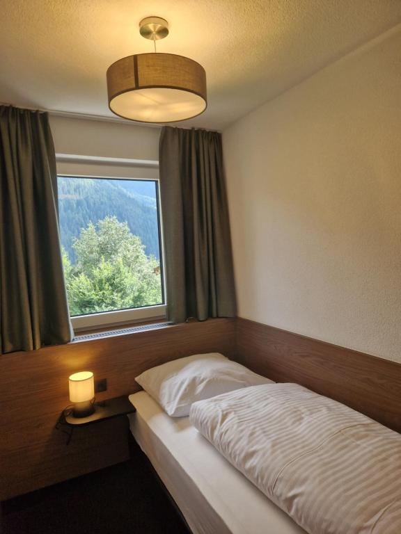Postel nebo postele na pokoji v ubytování Haus Talblick
