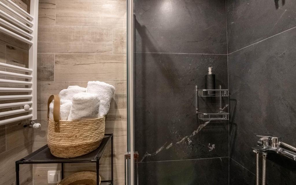 SKIA luxury living above the walls - 15