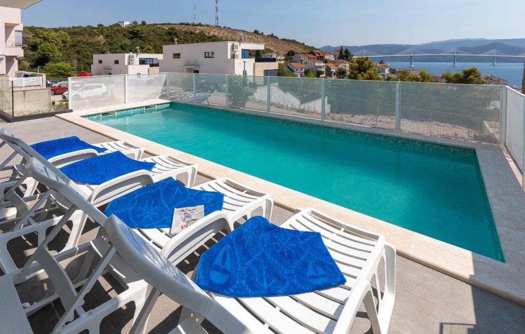 Bassein majutusasutuses 3 Bedroom Amazing Home In Komarna või selle lähedal