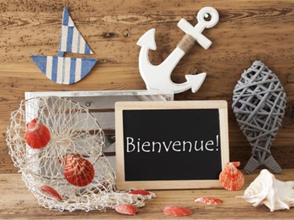 un tableau noir avec le mot «berkerate» écrit à côté d’un ananas dans l'établissement Mobil home 3 chambres Saint-Jean-de-Monts, à Saint-Jean-de-Monts