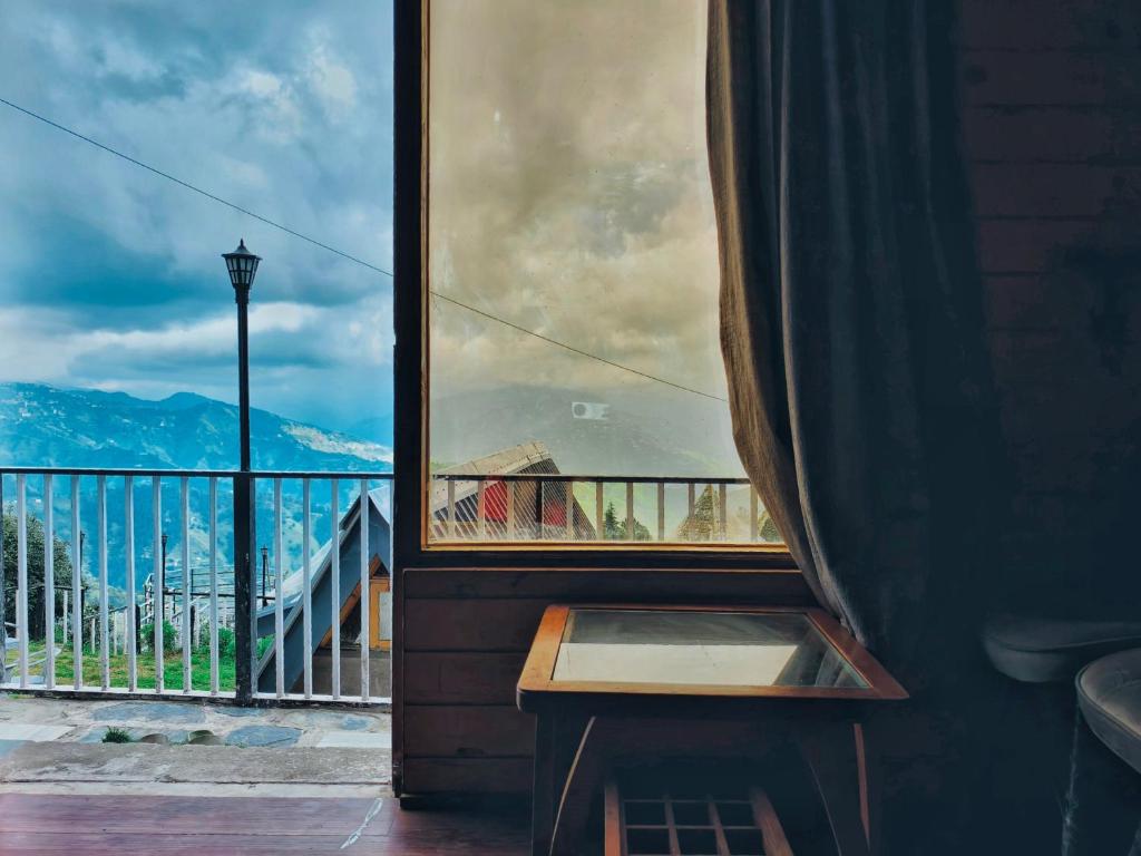 Snowind Cottages - Two-Bedroom Chalet