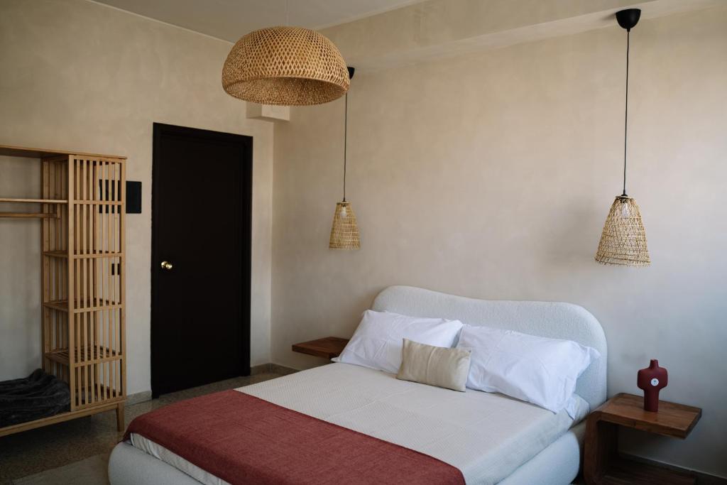 Postel nebo postele na pokoji v ubytování Taga Suites