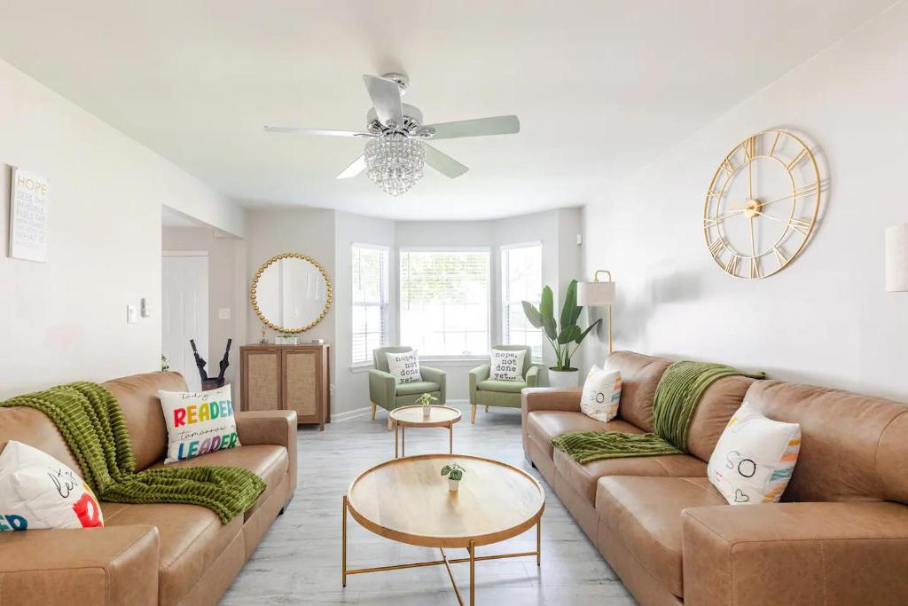 a living room with couches and a ceiling fan at P&Ds Harmony House 20 Mins to Airport & Downtown in Decatur